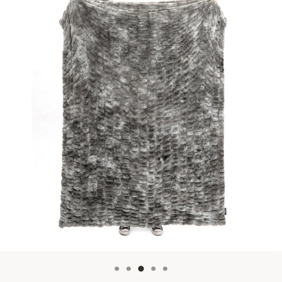 LOLA Smokey Skies Medium Blanket 50x60 - Picture 4 of 6